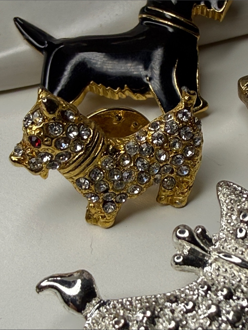 Vintage exceptionally adorable Scottie dog pin brooch Lot Scotty doggies pups - Picture 5 of 12